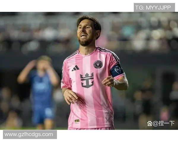 足球传奇齐聚一堂,明星球员专访揭开赛场背后的故事与荣耀 足球传奇齐聚一堂,明星球员专访揭开赛场背后的故事与荣耀