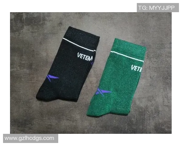 足球明星同款袜子热销 揭秘球场外时尚潮流新风向 足球明星同款袜子热销 揭秘球场外时尚潮流新风向